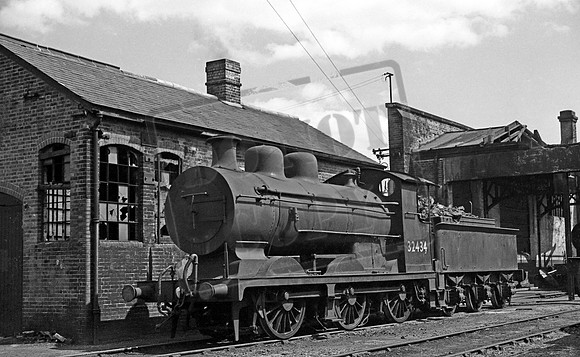 32434 1950c Eastbourne shed