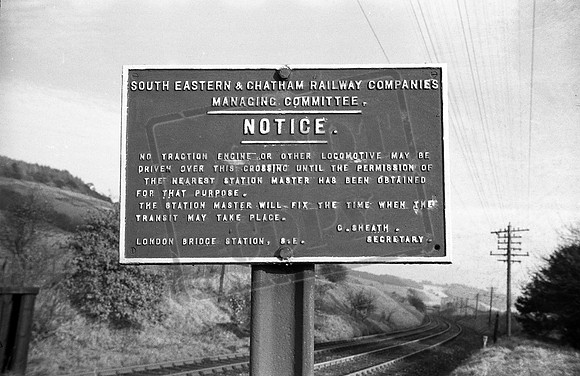 Sign 1962-12-01 Gomshall