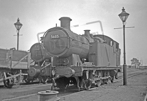 5685 1950-06-11 Newport Shed