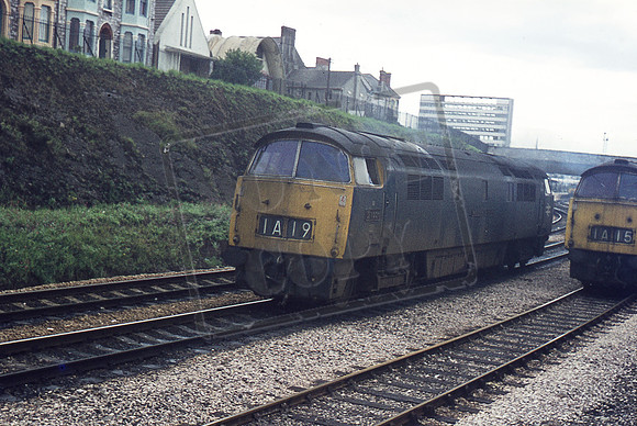D1021 1975 Plymouth