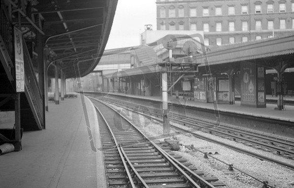 Paddington Platform 10 to suburban station 1950s