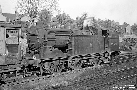 69582 1957-10-05 Luton West