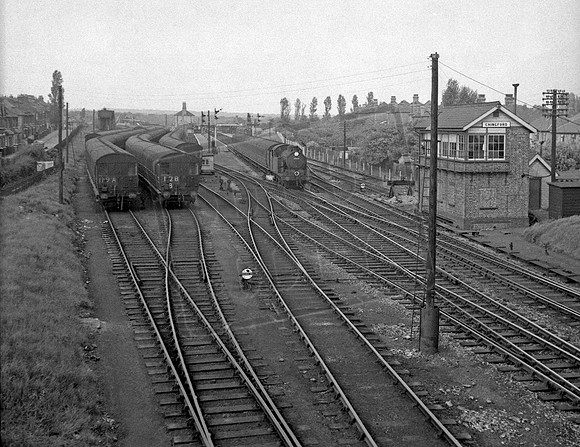 69652 1957-05-19 Chingford
