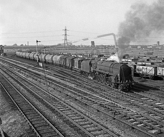 92137 1966-06-03 Farington Junction