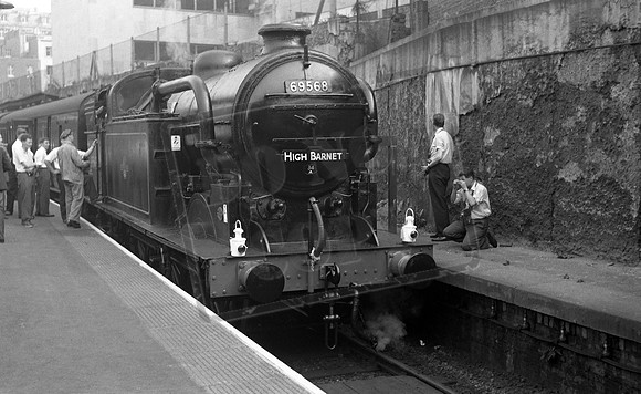 69568 1961-09-02 Moorgate
