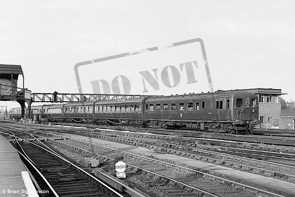 EMU 3124 1964-07-16 Clapham Junction