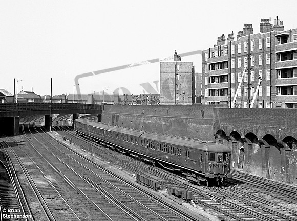 EMU 2944 1964-05-15 Clapham Junction