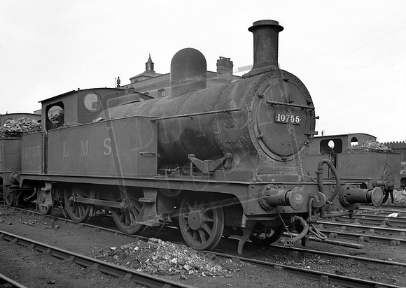 10755 1950 Wakefield shed