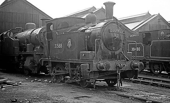 30588 1952-04-05 Eastleigh