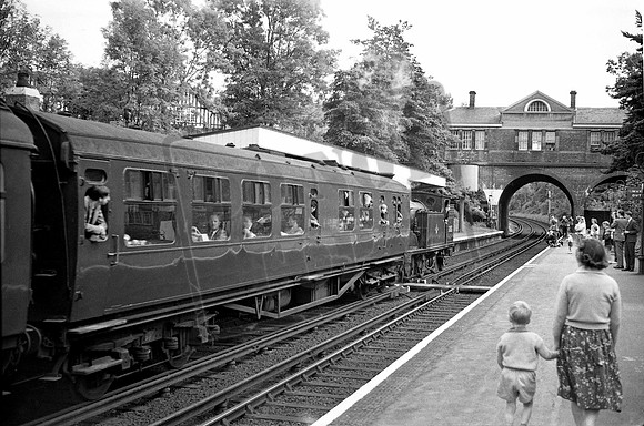 30053 1964-07-05 Tadworth and  Walton-on-the-Hill