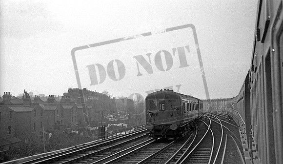 EMU 3011 1954-03-18 Just past Balham Junction