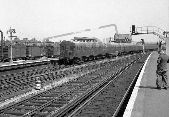 EMU 4673 1956-05-27 East Croydon