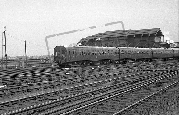 EMU 4688 1956-05-27 Clapham Junction