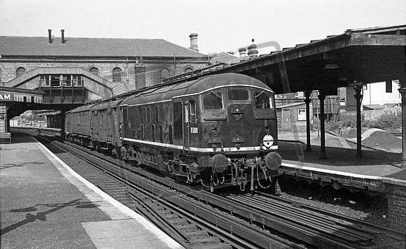 D5009 1960-04-20 Chatham