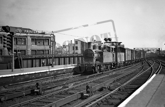 47227 1952-04-18 London Bridge