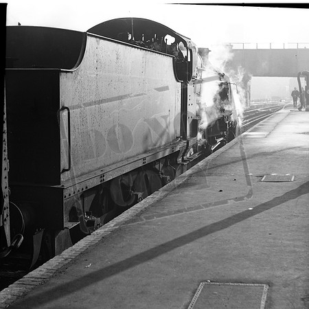 31xxx 1960s Guildford station-ROneg-2303-020