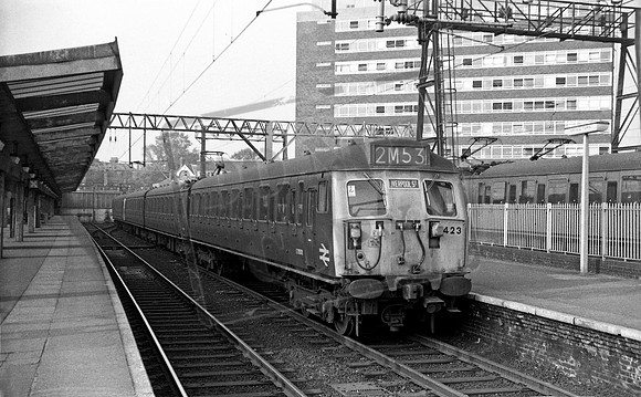 EMU 423 1969-11 Enfield Town