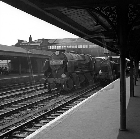 30857 30356 1955-08 Eastleigh station