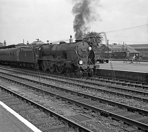 30856 1955-08 Eastleigh station