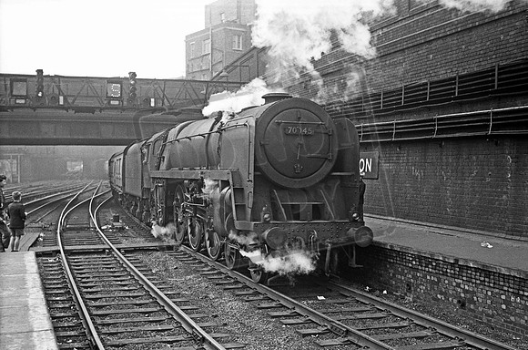 70045 1957c London Euston