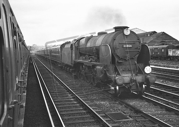 30864 1961-08-23 near Clapham Junction