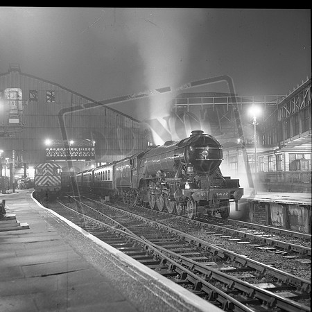 4472 1973-09-22 Man Victoria-ROneg-JC49-007