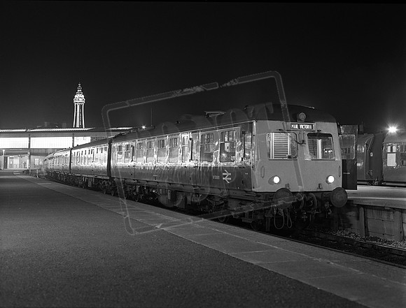 DMU  W50681 1982-10 Blackpool North