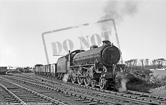 61261 1963-09 Girvan old station