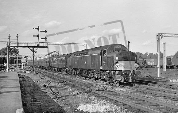 D213 1964-09-26 Northampton Castle Station