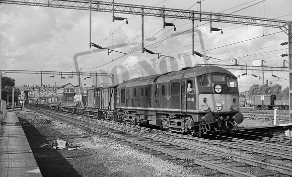 D5080 1965-08-21 Northampton Castle Station