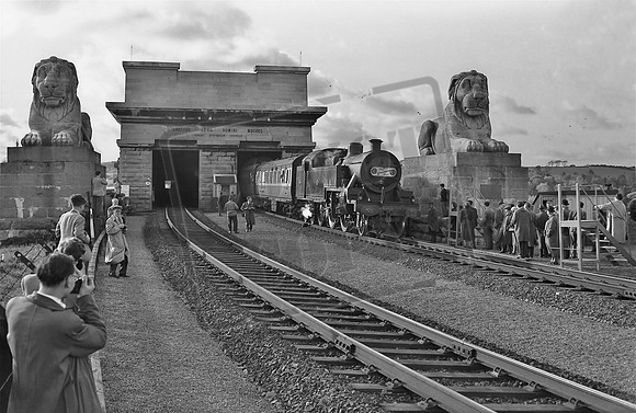 42366 1957-05-05 Britannia Tubular Bridge