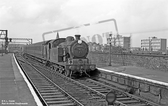 69728 1958-10-11 Bethnal Green