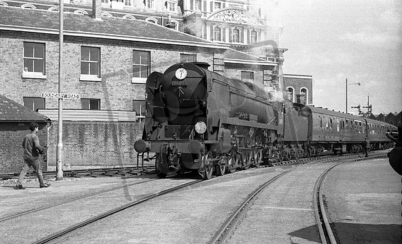 34093 1963c Southampton Docks