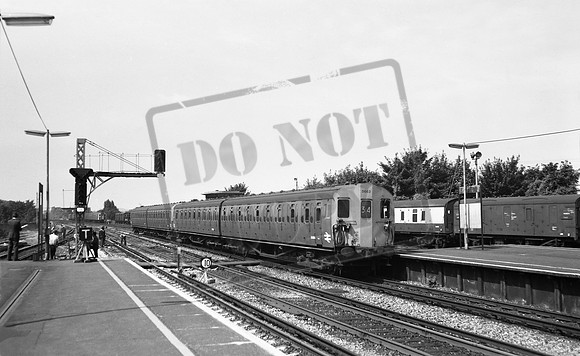 EMU 5663 1971-07 Surbiton