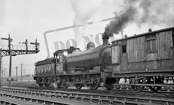 1057 1930s Newport
