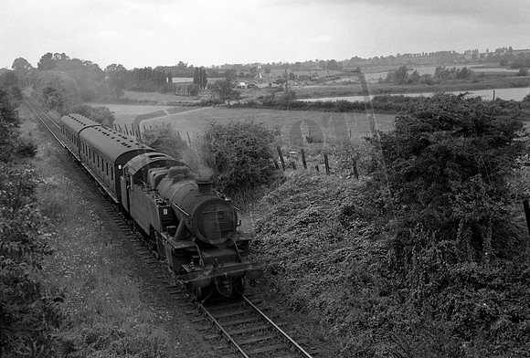 42106 1960s Great Linford station