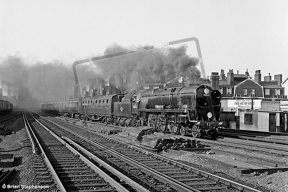 34032 1966-08-16 Vauxhall