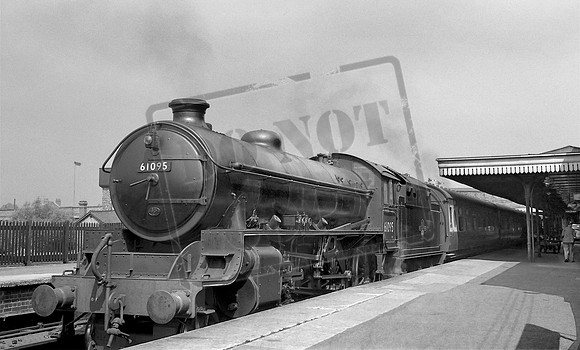 61095 1957-07-31 Northampton Castle