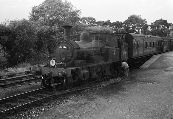 30584 1957-07-04 Axminster