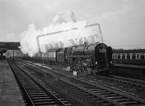 70019 1950s Swindon-ROneg-1806-135