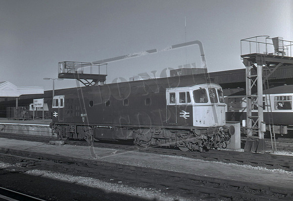 33017 1980-11-26 Bristol TM