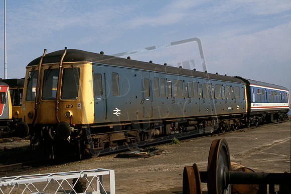 DMU DB975042 1990-03-18 Bletchley Depot