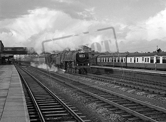 70015 1957-10-05 Swindon