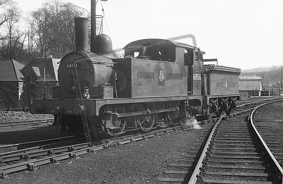 68511 1953-04-10 Galashiels