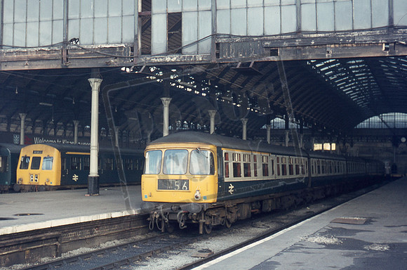 DMU class 124 E519xx 1976-02 Hull Paragon