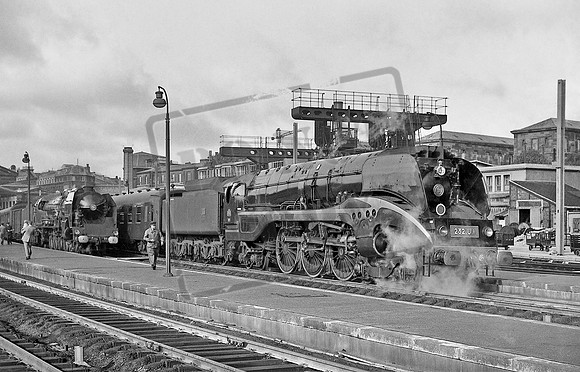 232U1 1958 Paris Gare du Nord