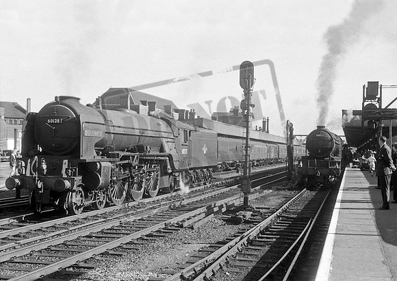 60128, 60852 1959-05 Doncaster Station