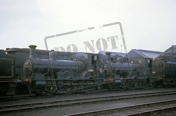 30585 1962-09-23 Eastleigh Shed with 30586