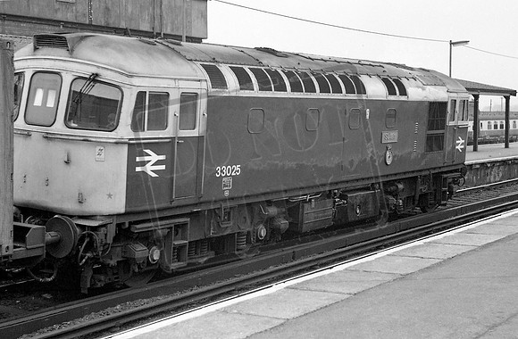 33025 1983-11 Basingstoke