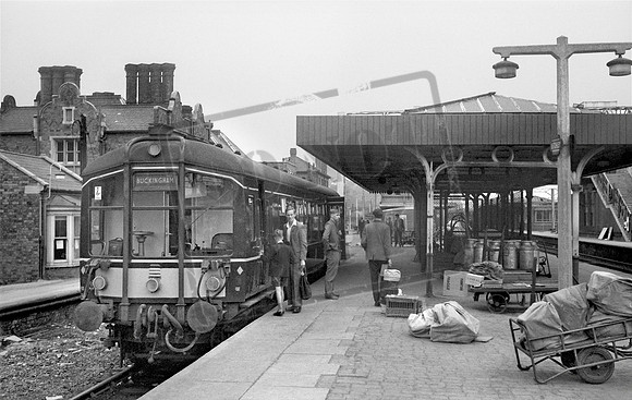 DMU M79900 1964-09-05 Bletchley Station